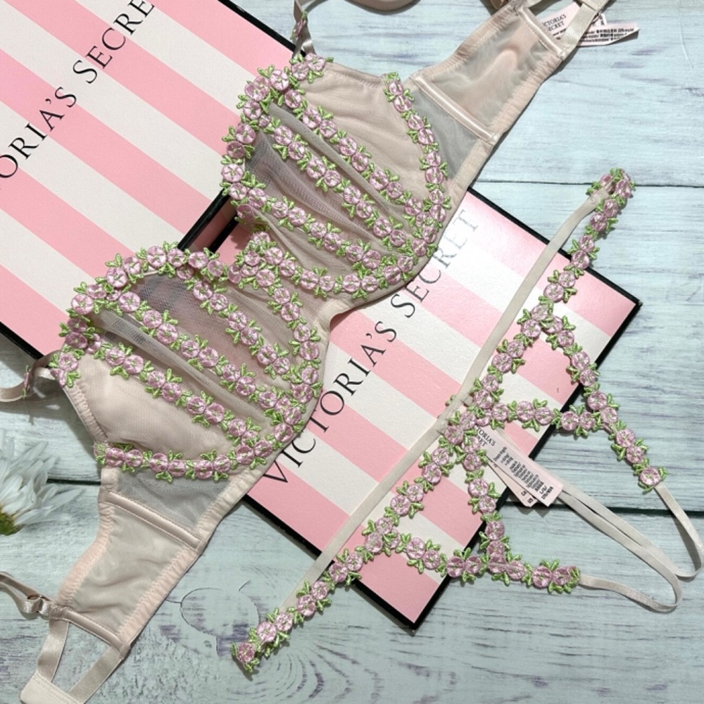 Victoria's Secret Wicked Caged Rosebud Pink and Floral Embroidered Bra